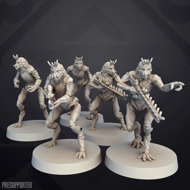 Five District 9 Prawn alien miniatures with rifles on round bases