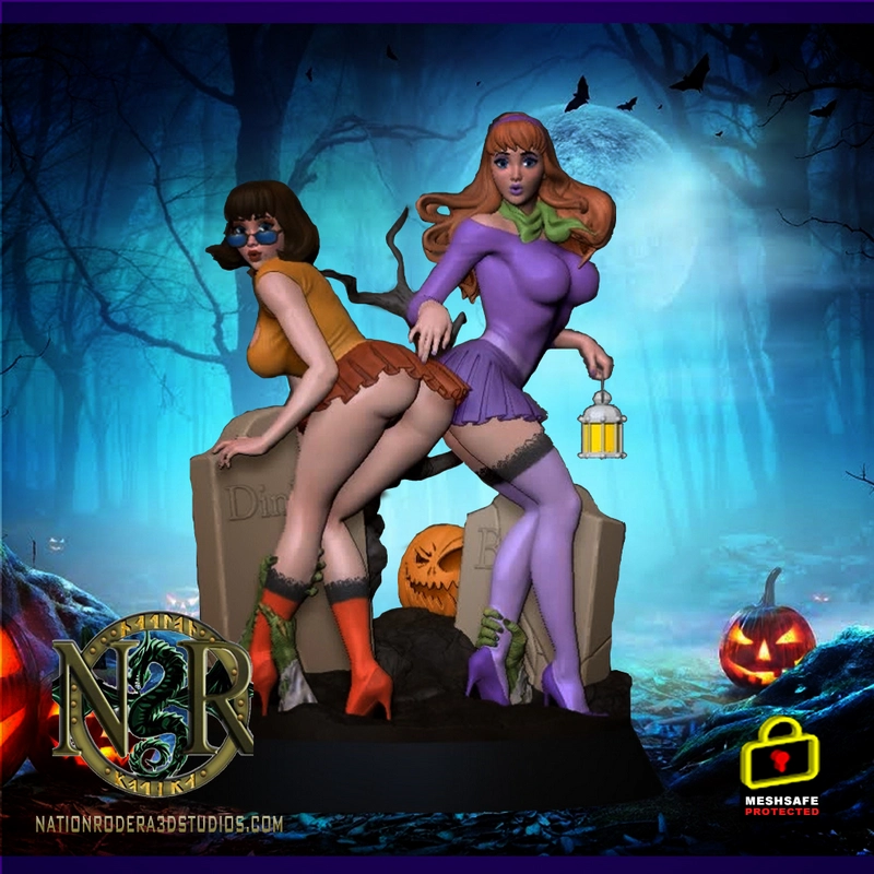 Daphne and Velma Scooby-Doo Halloween Statue